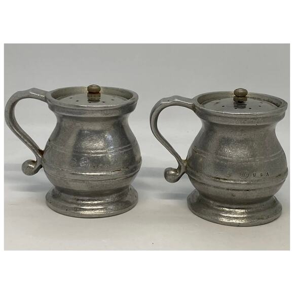 Wilton Armetale Plough Tavern Satin Pewter Salt & Pepper Shakers - Picture 5 of 10